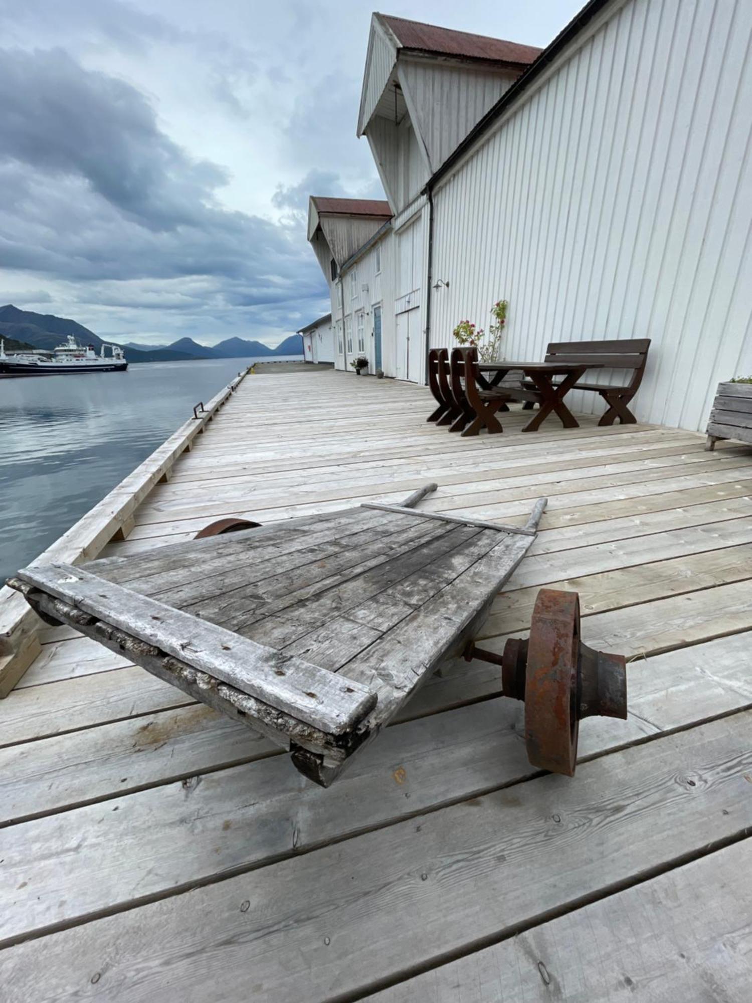 1. Etg I Dampskipsbrygga, Lodingen Havn Екстер'єр фото