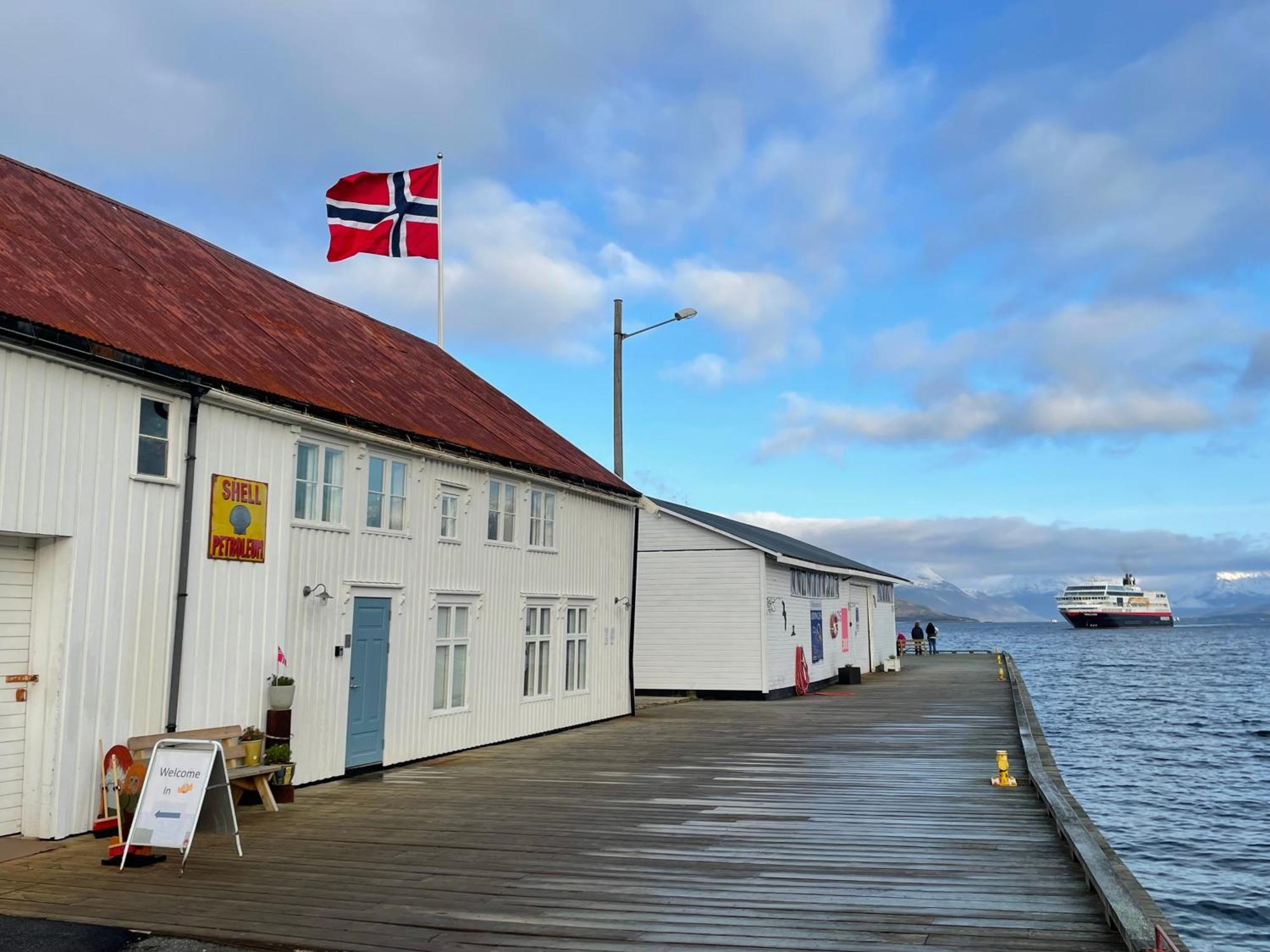 1. Etg I Dampskipsbrygga, Lodingen Havn Екстер'єр фото
