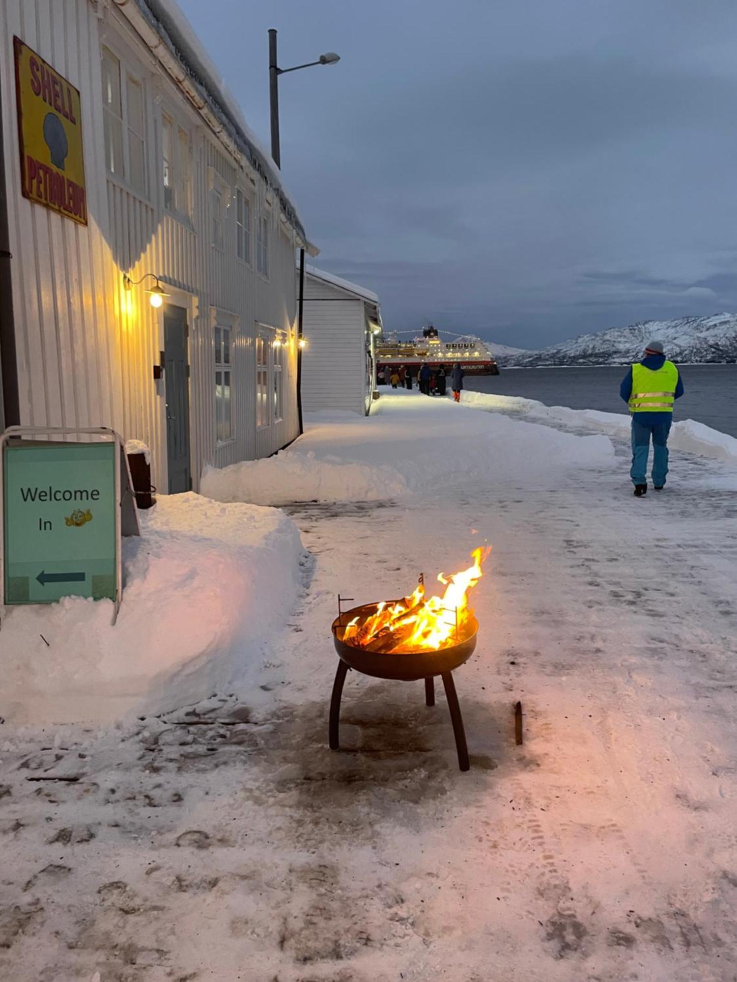 1. Etg I Dampskipsbrygga, Lodingen Havn Екстер'єр фото